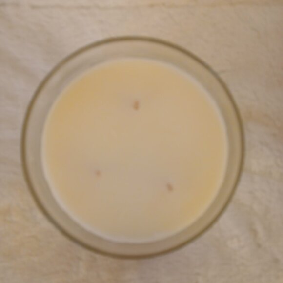 Bath & Body Works Tis the Season 3-wick candle and foam hand soap - Picture 4 of 5